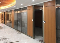Divisione di legno dell'ufficio insonorizzato con l'aspetto su misura di vetro