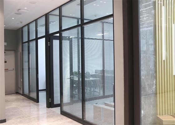 La struttura di alluminio del divisorio ha temperato l'alto muro divisorio dell'ufficio di vetro